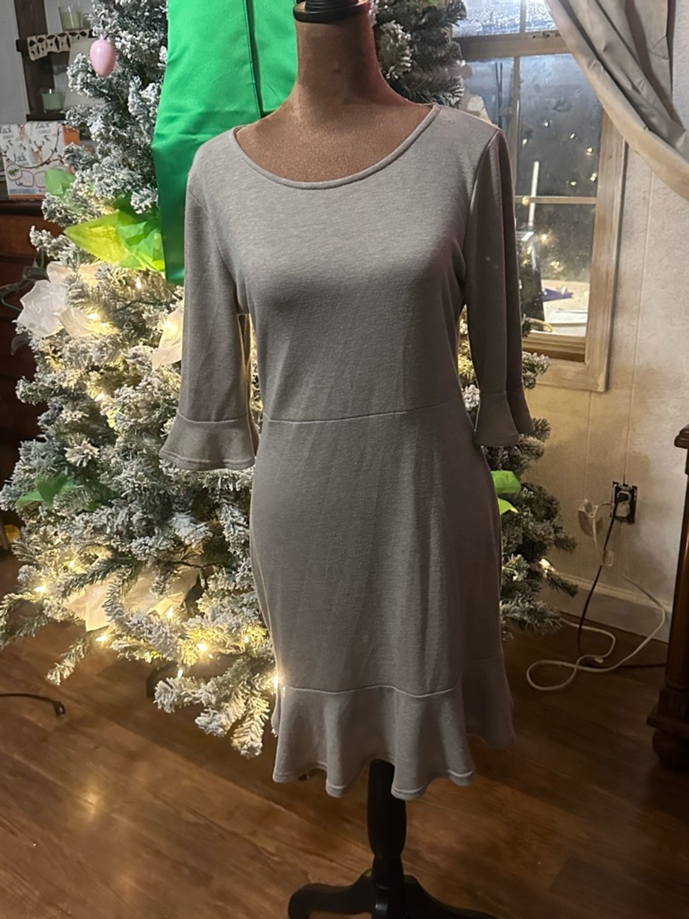 Beeson River Gray Ruffle-Hem Long Sleeve Dress